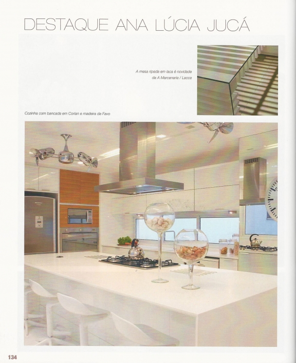 Ana Lúcia JucáREVISTA KAZA – 08/2011