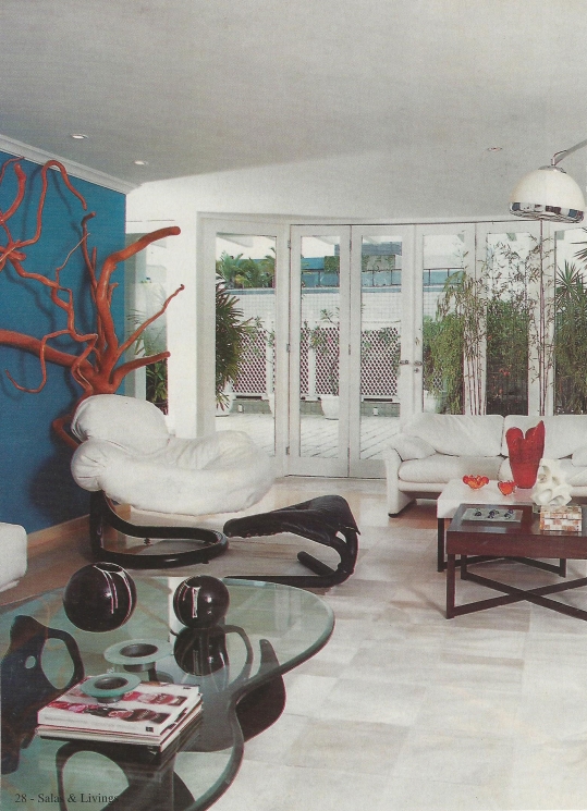 Ana Lúcia JucáSALAS & LIVINGS – 2003